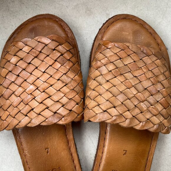 Mohinders Woven Leather Sandal in Honey - Picture 2 of 4